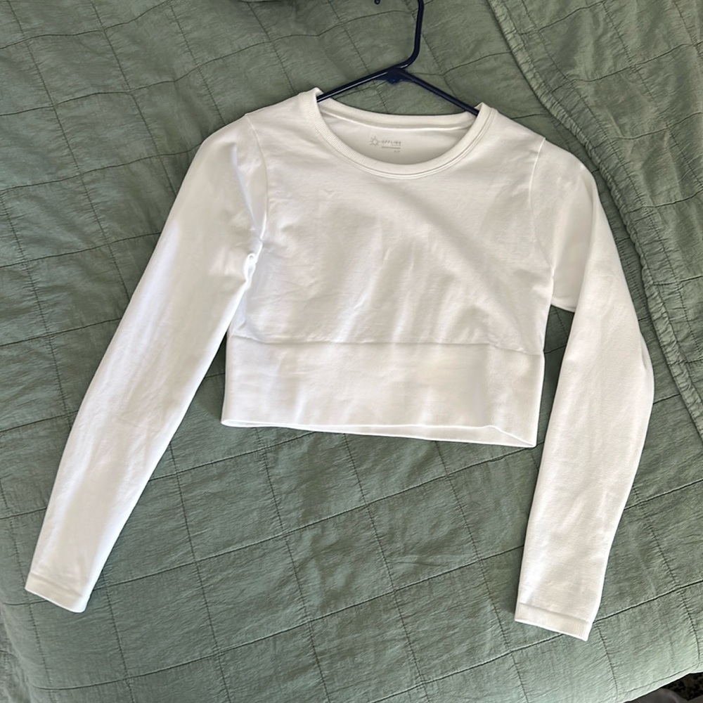 Aerie offline white cropped long sleeve shirt